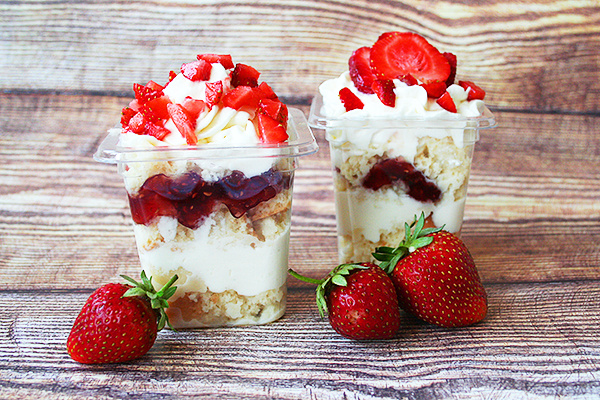 Ванильные трайфлы с джемом