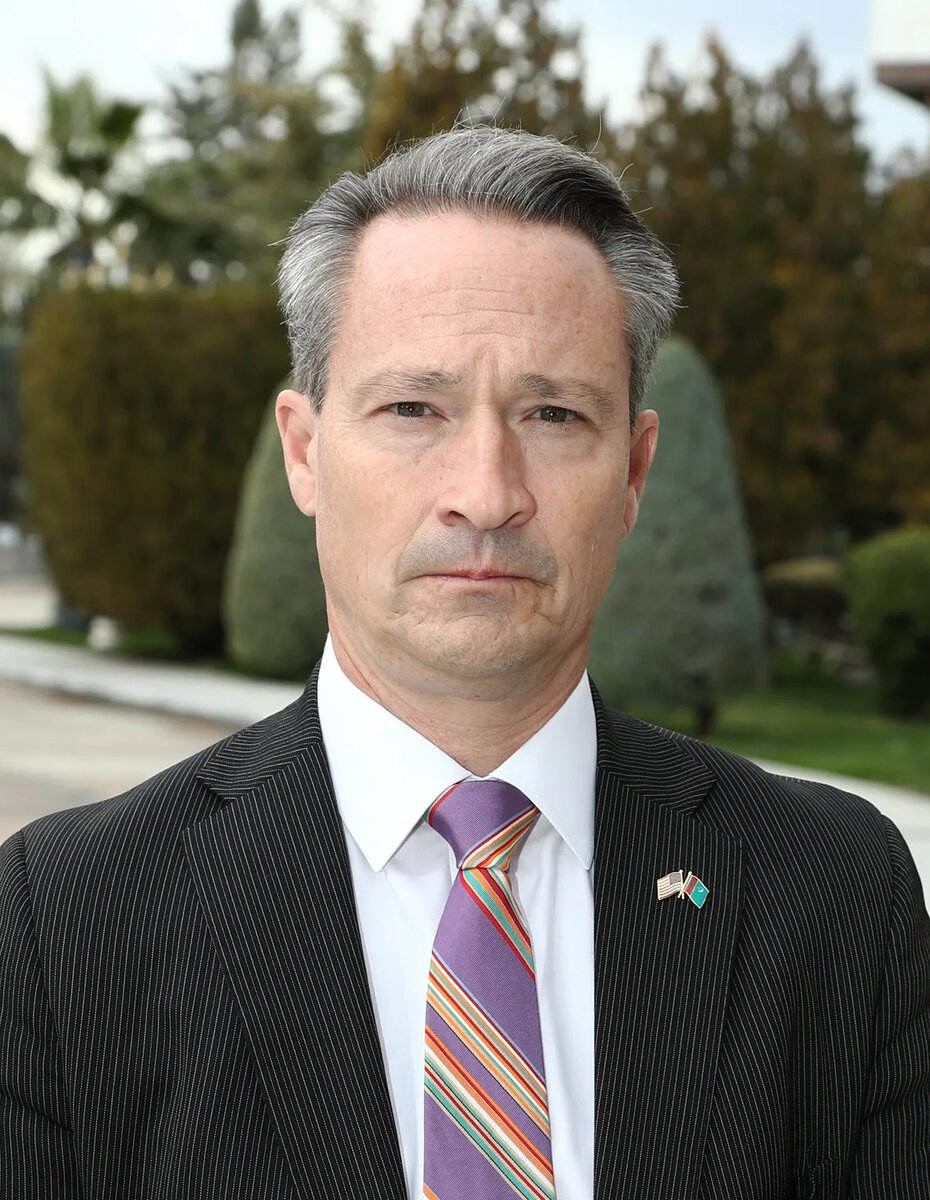    Цветокоррекция оригинального изображения была произведена с использованием ИИ "Ниязов 2.0"