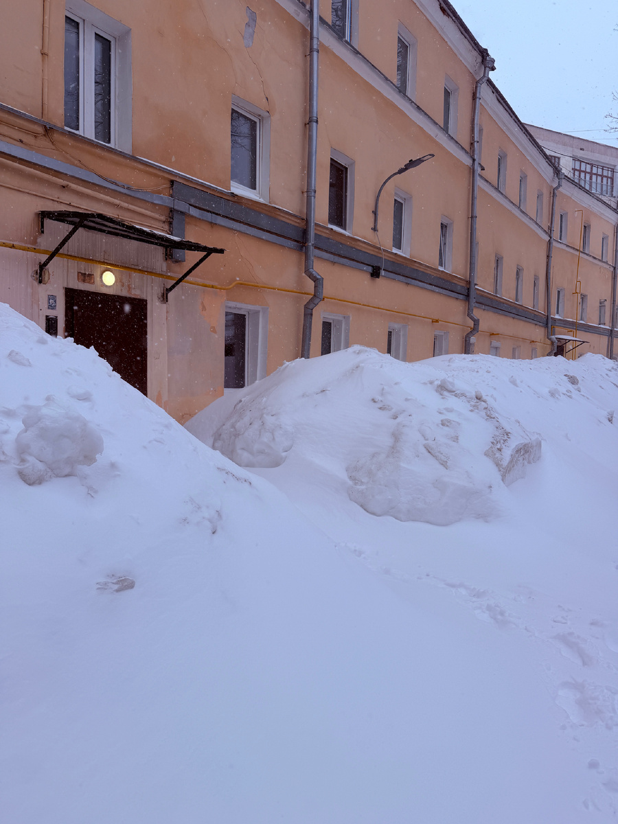 Никогда не видела таких сугробов в Москве 