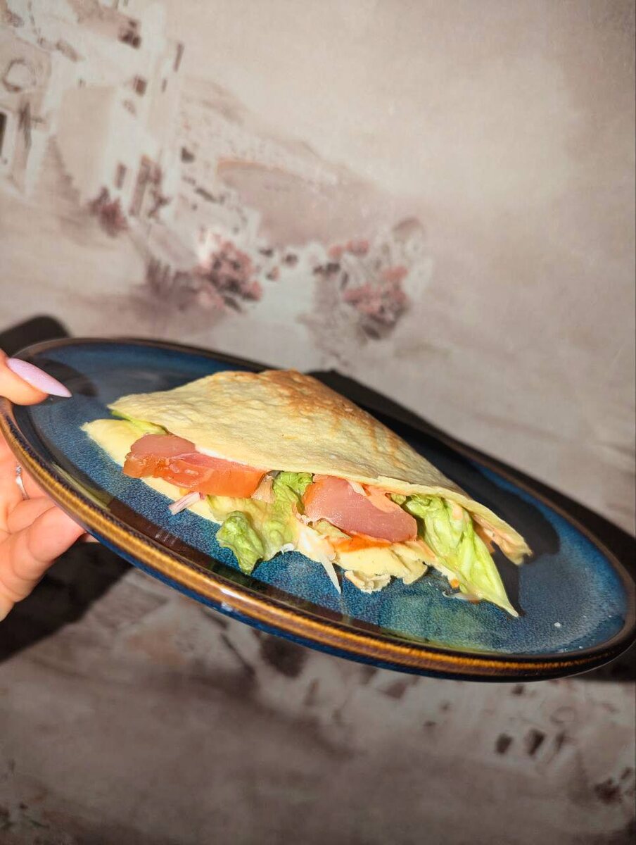 Рецепт безглютенового блинчика с курицей, пп-соусом и айсбергом. Рецепт в ТГ канале 