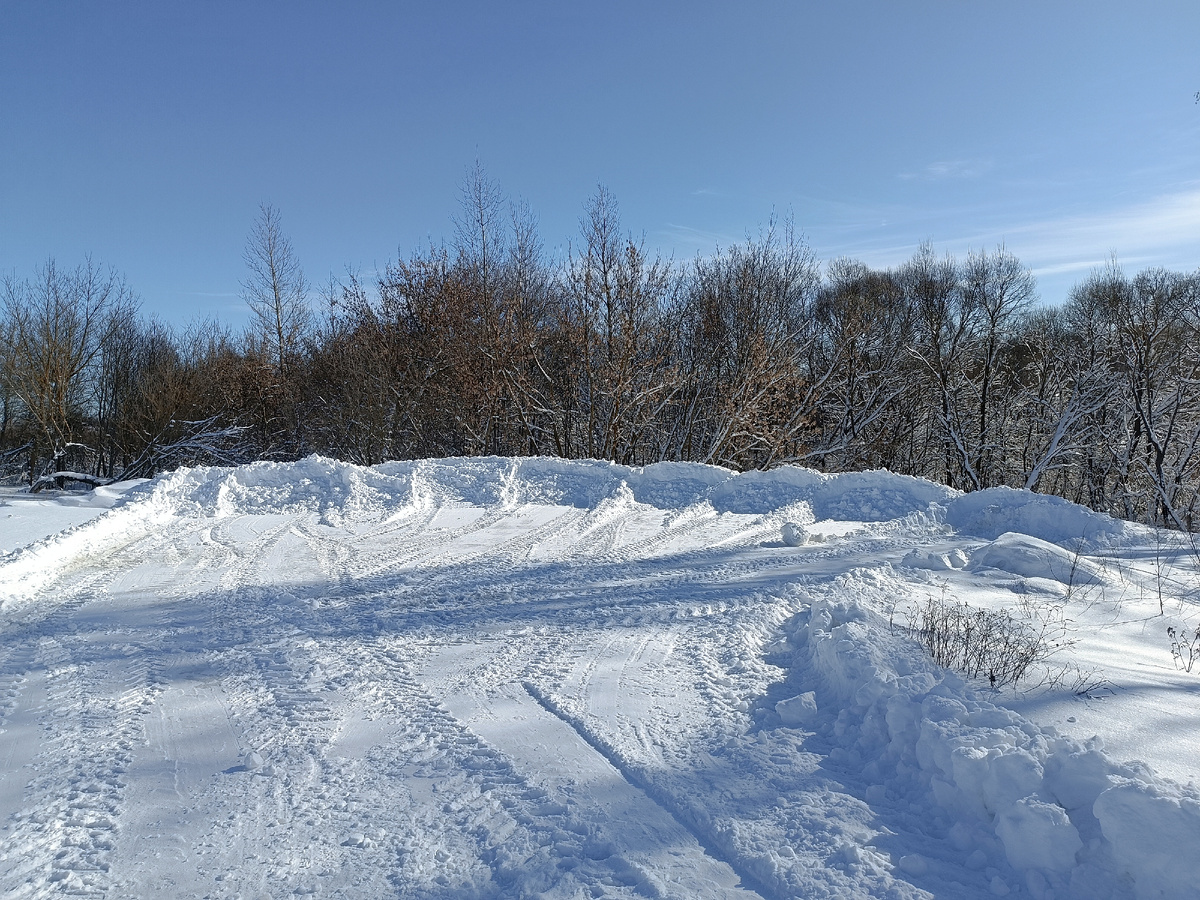 Это около моего дома разворотную площадку так почистили в прошлый раз. Как сейчас, не знаю, не выходила ещë на улицу