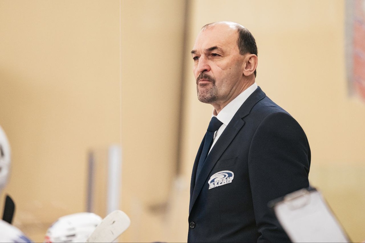 Главный тренер ХК «Буран» Вячеслав Викторович Уваев.
Фото: Официальный телеграм-канал ХК «Буран» Воронеж.