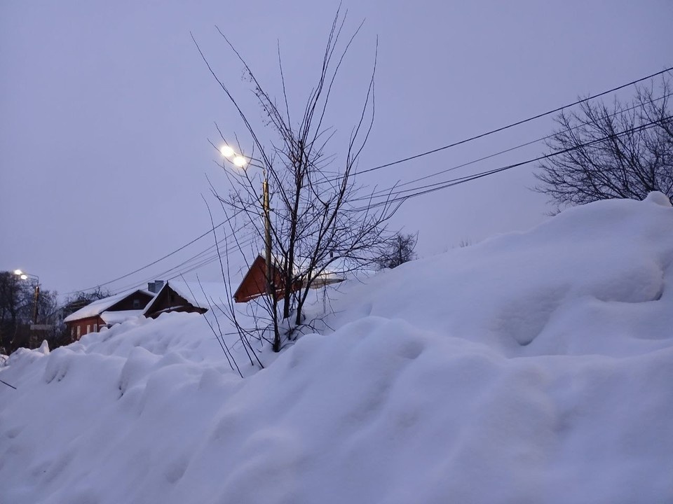    Снег пока не растает.