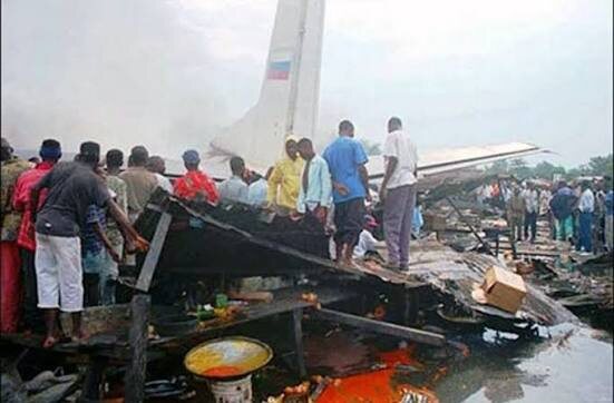 Тела были изувечены: как Ан-32 врезался в городской рынок