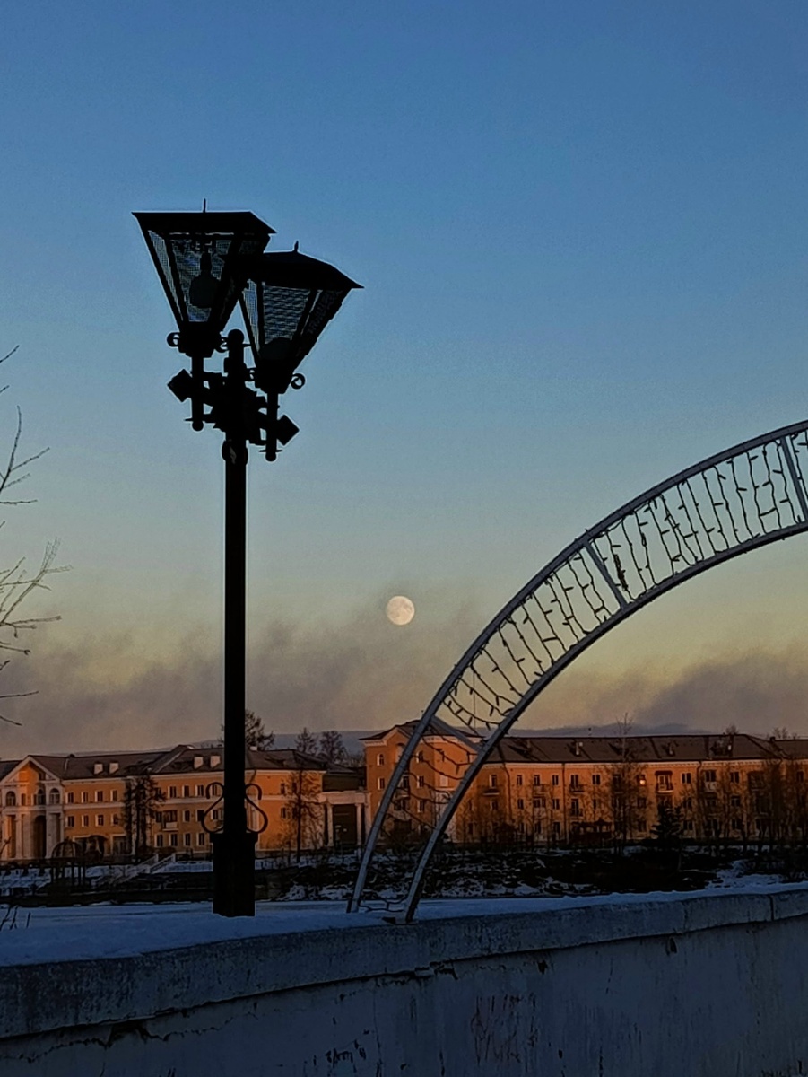 «Луна над набережной Краснотурьинска»
Фото: Марина Светлова