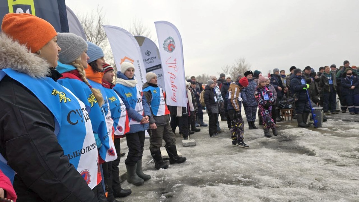 21 февраля около 300 рыбаков приехали на юбилейную, 15-ую, Народную рыбалку
