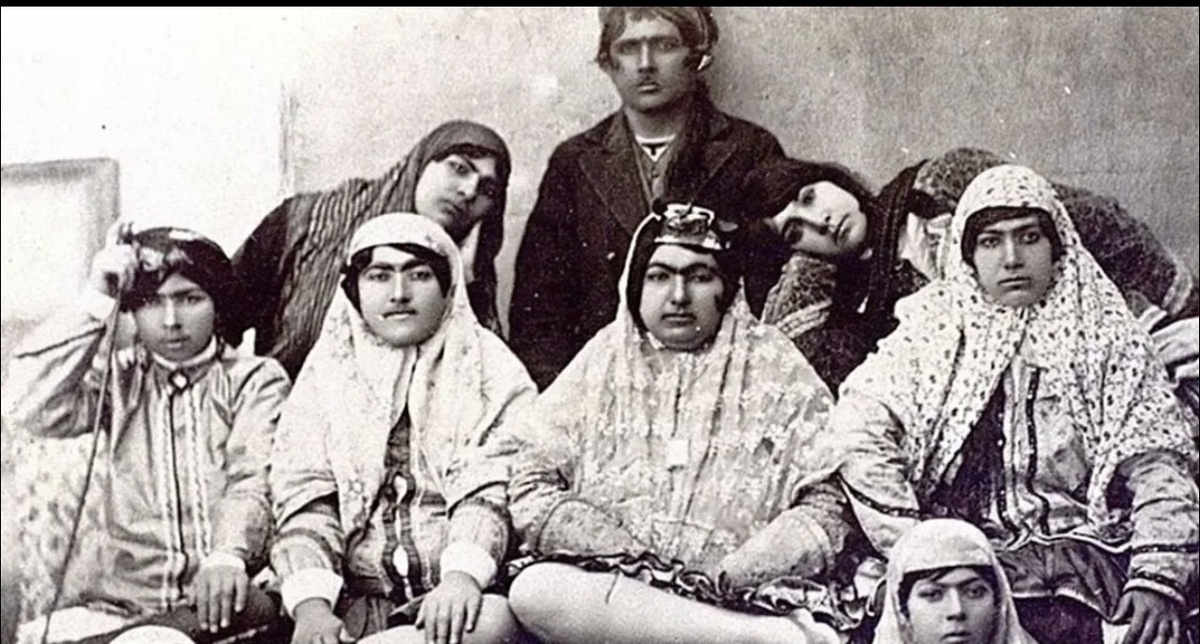 Фотография гарема в Персии, из Интернета. 