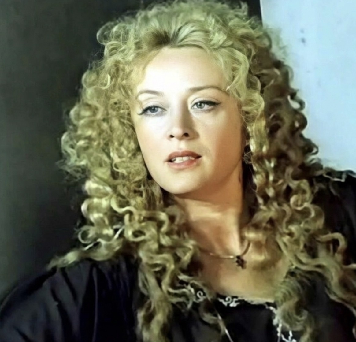 Она была самой желанной женщиной СССР, но судьба приготовила ей «зеркало», в котором она перестала узнавать себя.