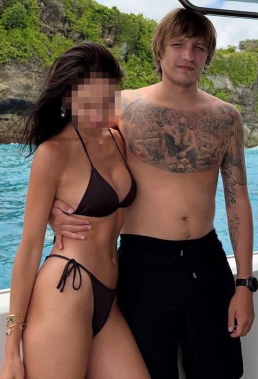    Комаров до похищения. Его с Перовским якобы вычислили по геолокации благодаря фото в запрещенной соцсети спутницы