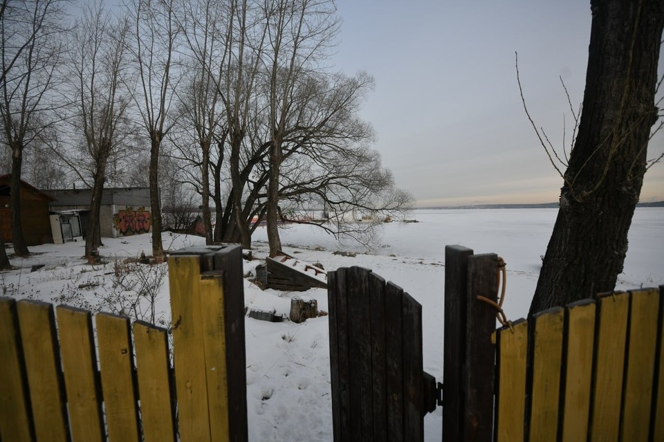    Мужчина провалился под лед на озере Шарташ Алексей БУЛАТОВ