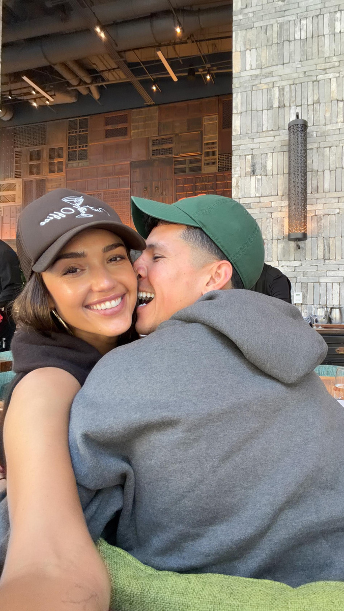    Джессика Альба и Дэнни Рамирес. Фото: Инстаграм (запрещен в РФ) @jessicaalba