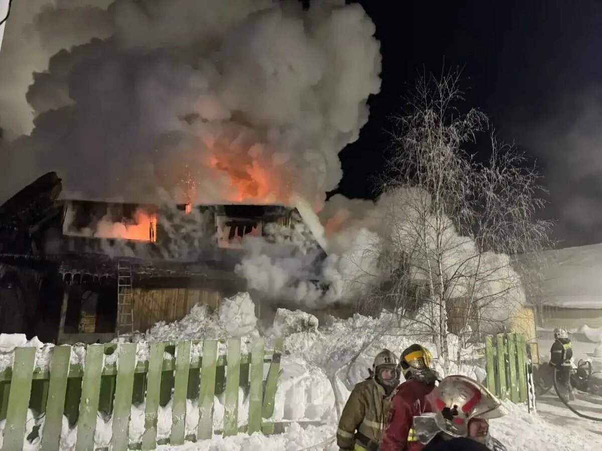    В Тарко-Сале при пожаре погиб ребенок, пострадали двое детей и взрослый