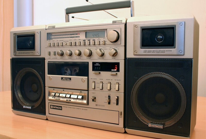 Топы из 80-х! HITACHI TRK-9900E/W