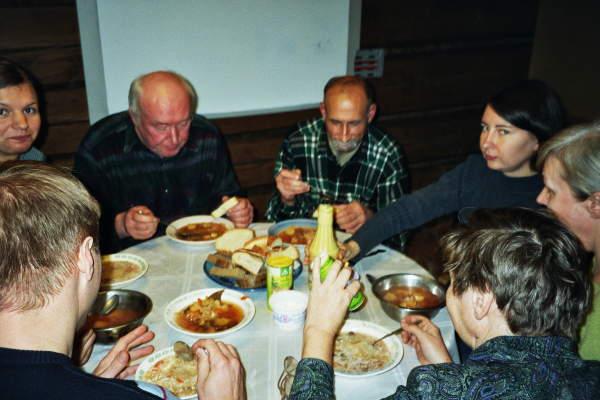 Обед с хлебом из печи
