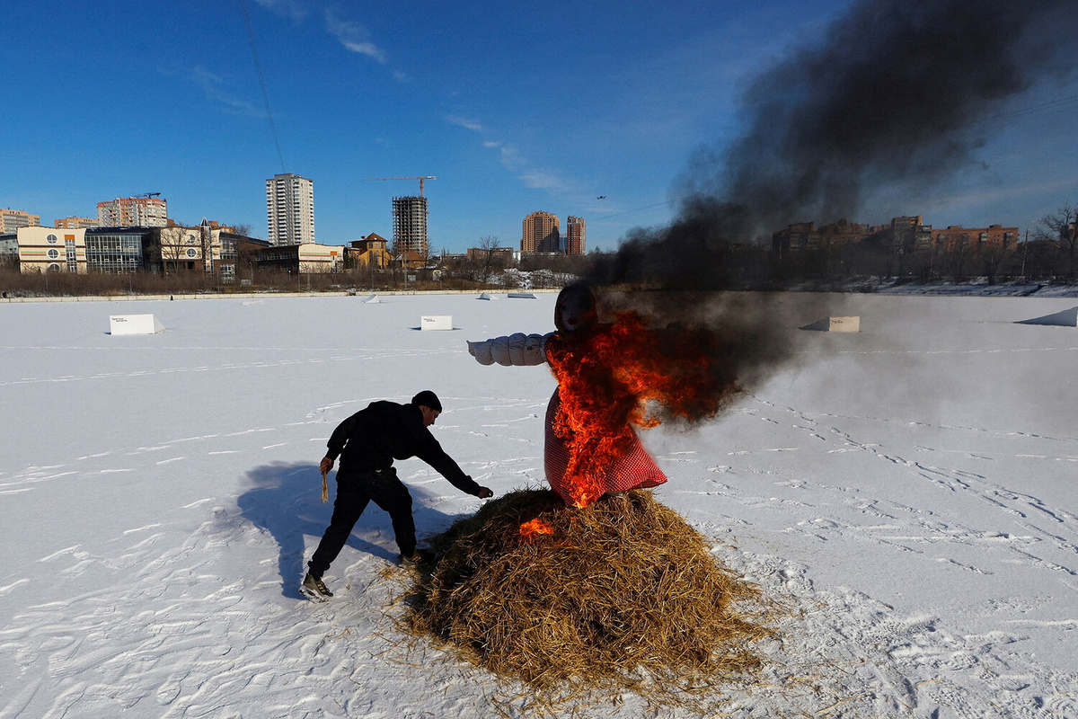 Празднование Масленицы в Донецке, 21 февраля 2026 года ©Alexander Ermochenko/Reuters  📷