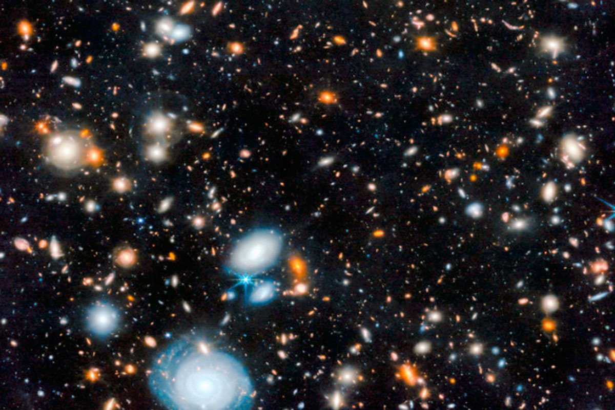 Работа, ипотека, сериалы. Снова работа. А потом всё заканчивается, и ты исчезаешь. Мир этого даже не заметит. Ему всё равно