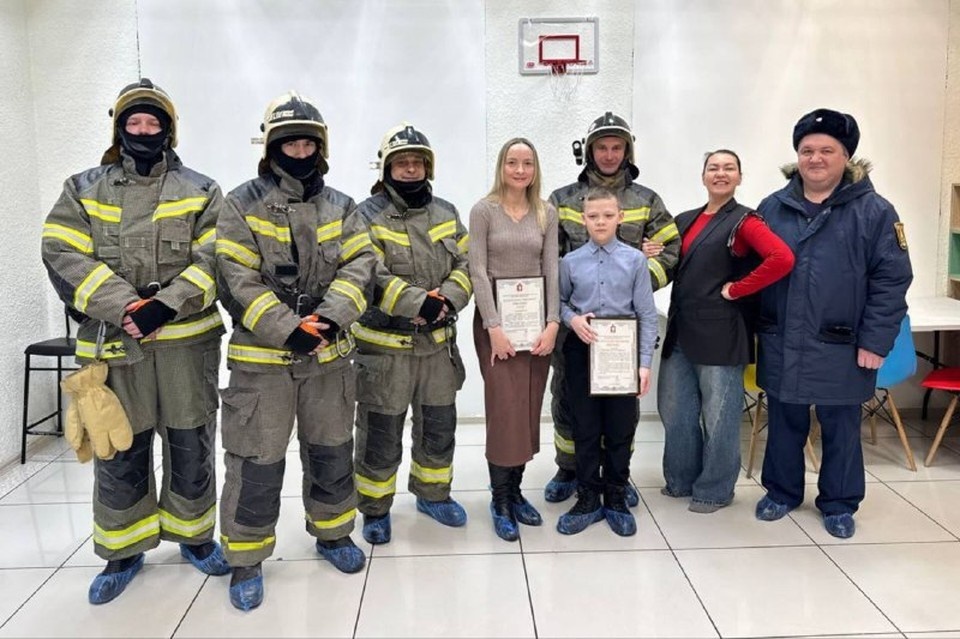    Школьнику вручили Благодарственное письмо. Фото: предоставила пресс-служба Академии единоборств РМК