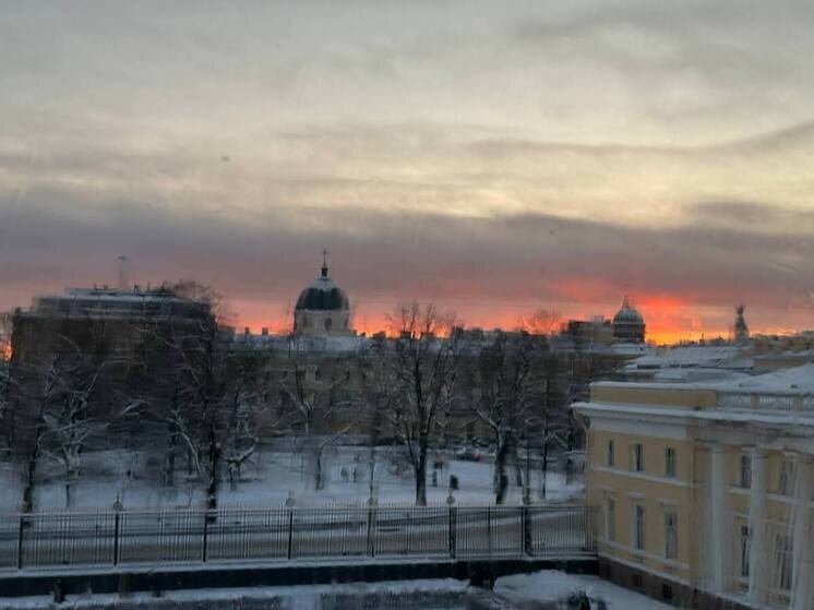     Атмосферное давление резко упадёт до 746 миллиметров ртутного столба. Фото из архива "МК в Питере"