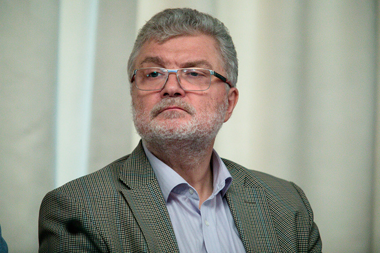    Юрий Поляков: «Я понимаю, что это был неизбежный шаг с нашей стороны, вызванный тем, что на Донбассе бомбили и пытались уничтожить ту часть Русского мира, которая игрой геополитических лотерей оказалась в составе искусственно созданного государства Украина».   
Фото: «БИЗНЕС Online»