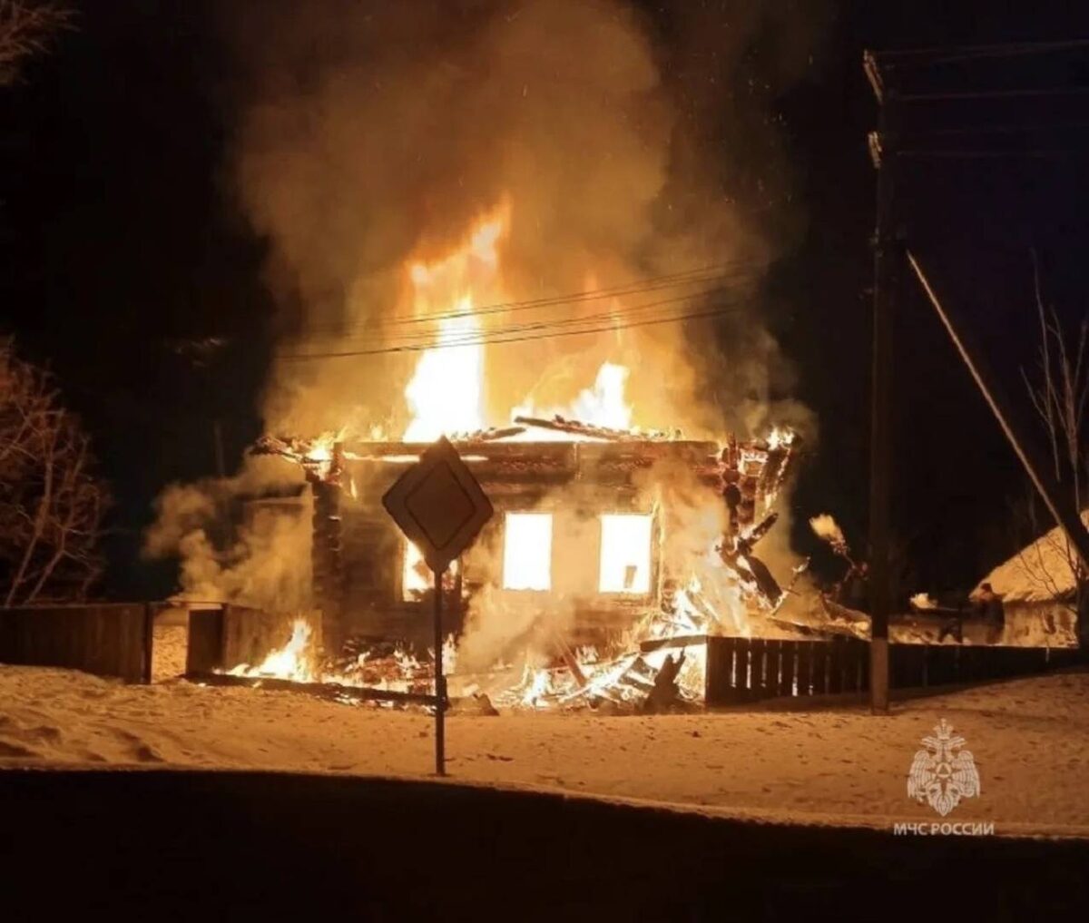    Хозяйка погибла, сосед пытался помочь: в Калтасинском районе Башкортостана сгорел жилой дом