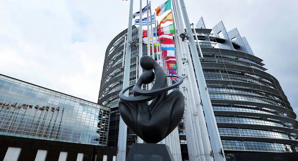 «Сердце Европы» на фоне Европарламента