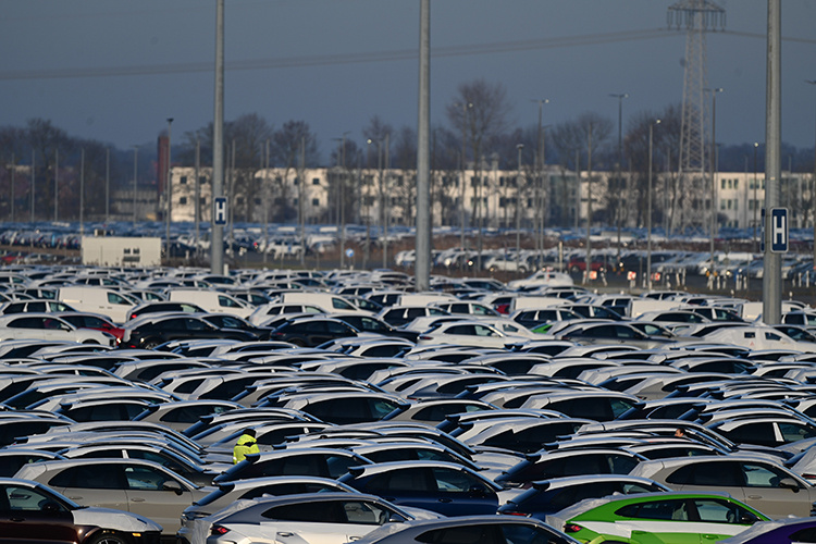    Верховный суд страны постановил, что закон International Emergency Economic Powers Act (IEEPA) от 1977 года не дает президенту США полномочий вводить тарифы.   
Фото: © Lars Penning / dpa / www.globallookpress.com