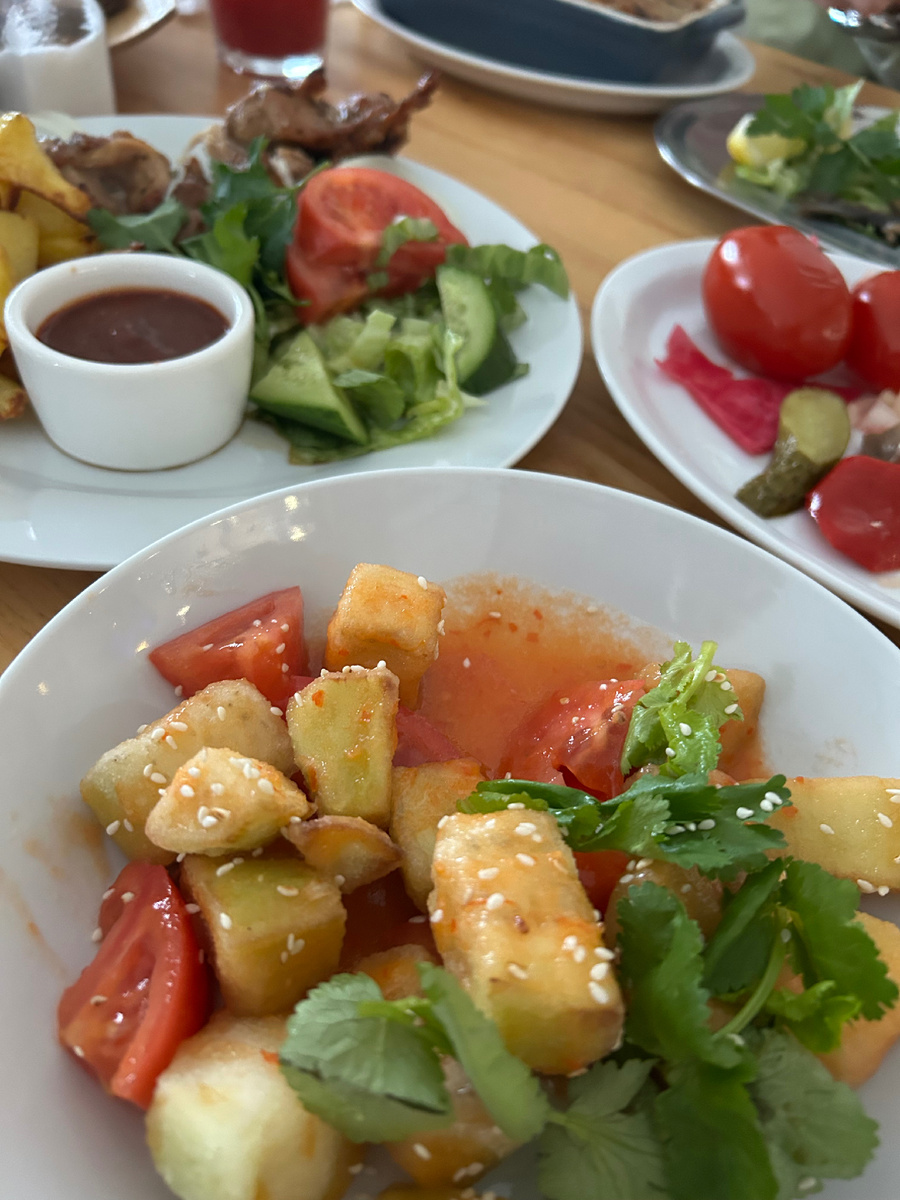 В кафе по-домашнему вкусная кухня!