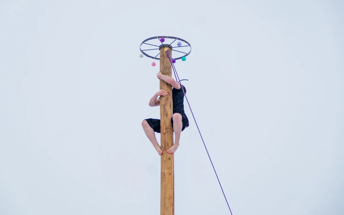    Гора блинов и мужчины на столбе: как прошла Масленица в Ижевске