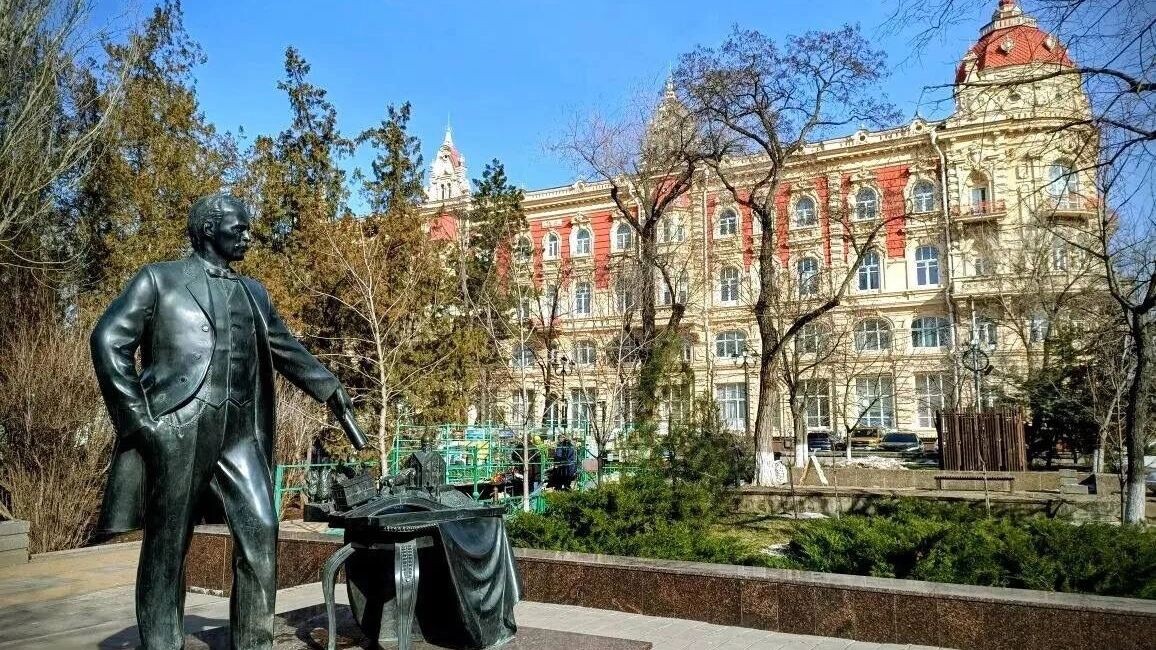    «Это неуместно»: губернатор запретил строить апарт-отель в парке Горького   1MI