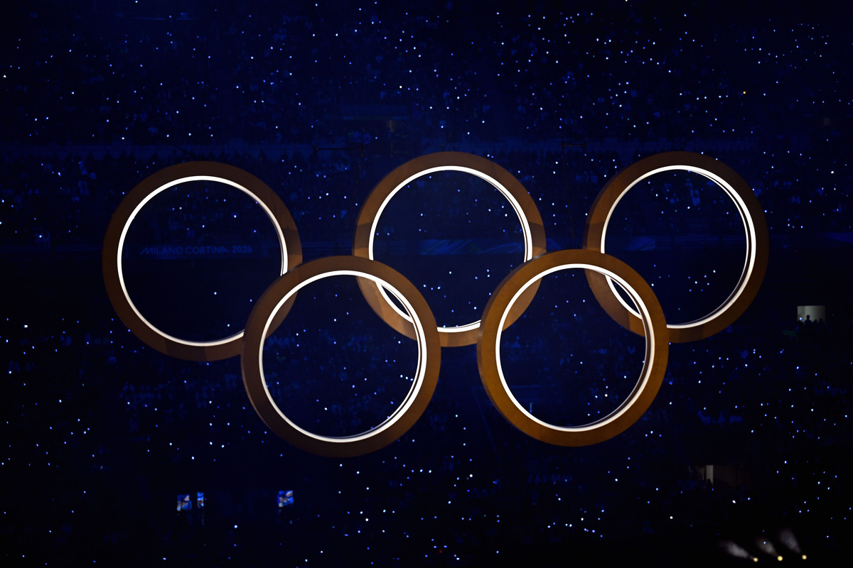    Милан Олимпиада открытие олимпийские кольца GLP