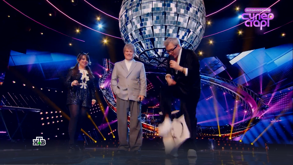 Отдельный респект Вадиму Такменеву за самый эпичный момент 4-го выпуска с топтанием коробки! (Ну, нельзя так ржать в первом часу ночи в панельной многоэтажке (я про себя, если что)))))).