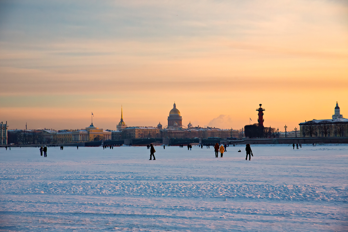 Нева как широченный проспект