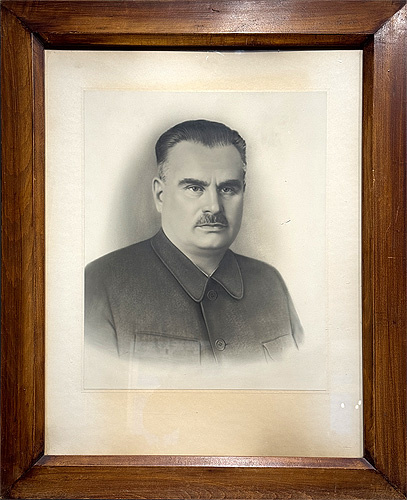Лихачев И.А., фотопортрет, до 2015 находился в Отделе кадров ЗиЛ
Из коллекции ТИЦ города Венёва