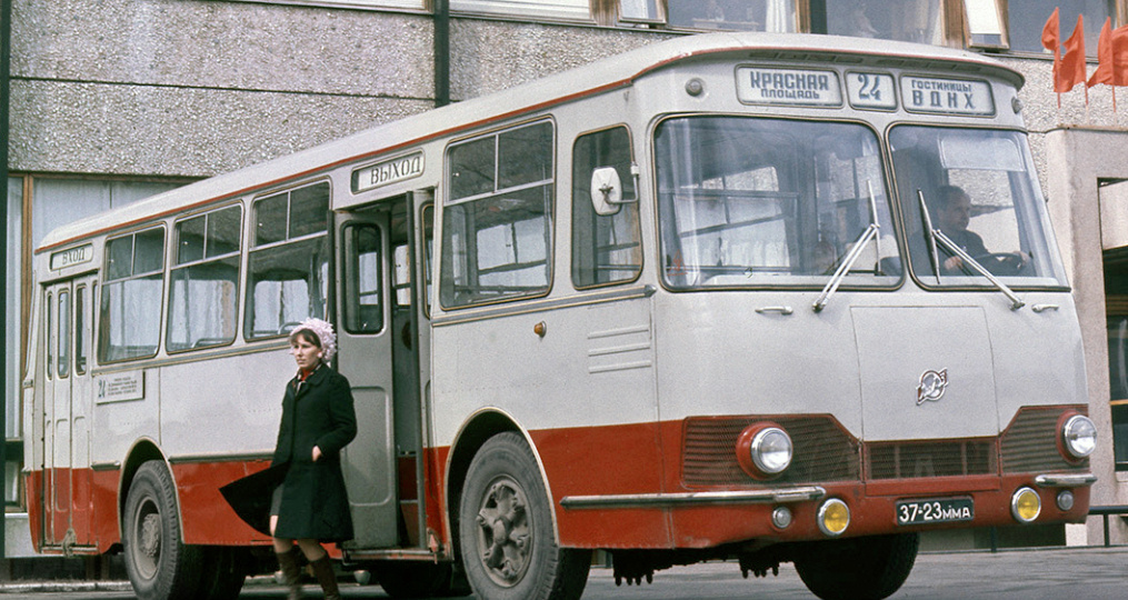 Совесть лучший контролер: почему в СССР не было кондукторов и как платили за проезд?