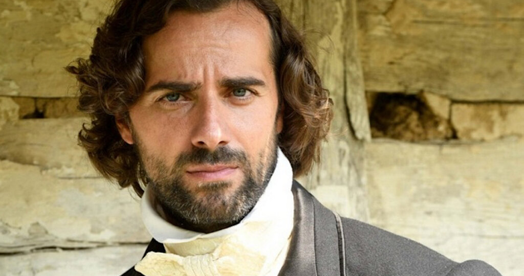 Инженер, который стал звездой мелодрам: Почему красавчик из «Крепостной» 5 лет боялся подойти к будущей жене, а сейчас ездит на метро