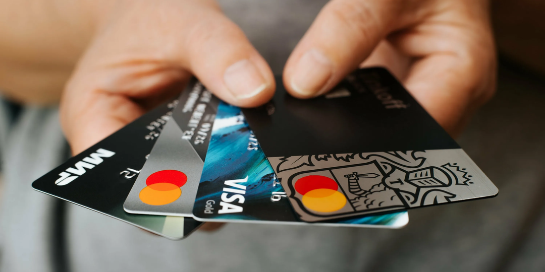 В Госдуме проходит опрос о лимите банковских карт. Прими участие!