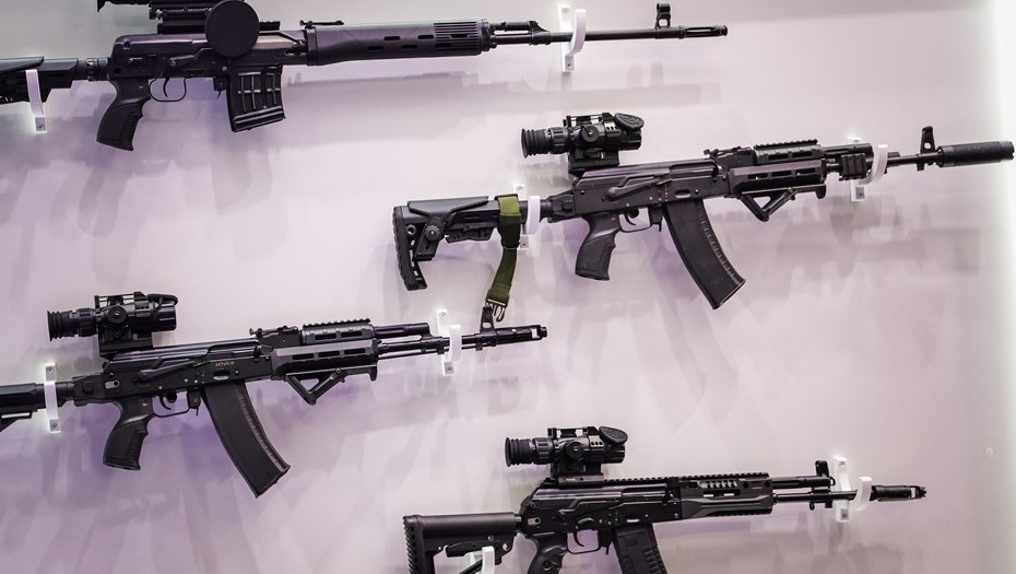    Ущерб "Калашникову" из-за аферы с поставками увеличился до 37,7 млн Автор фото: Роман Наумов/URA.RU/ТАСС