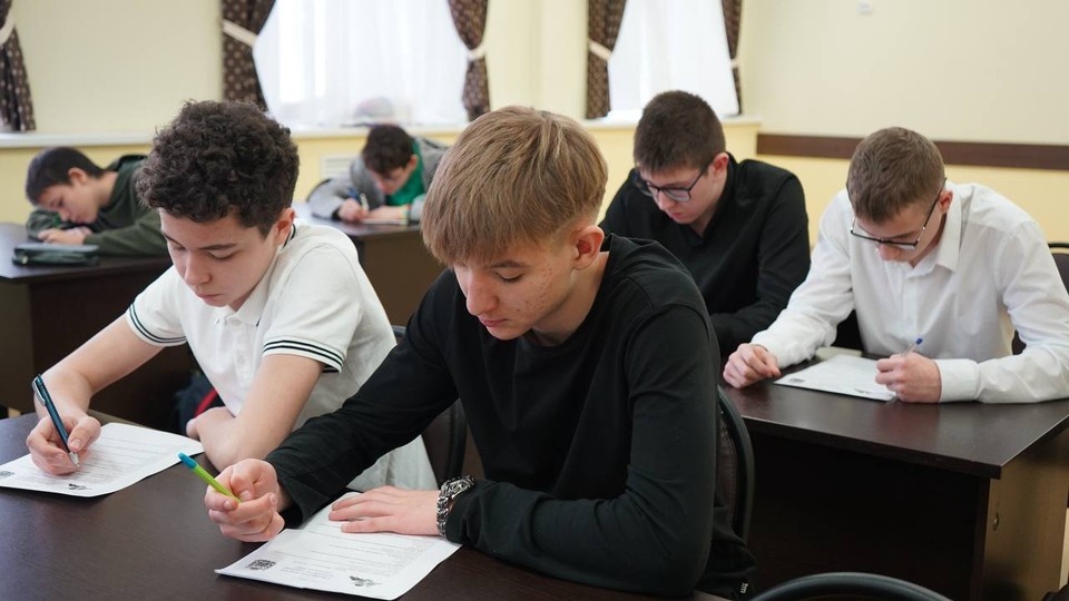    Прежде интеллектуальные соревнования проводили среди школьников Оренбургской области