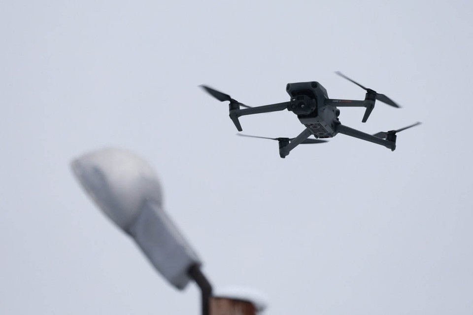    Беспилотники ВСУ атаковали территорию нефтебазы на юге Луганска, есть раненый Олег УКЛАДОВ