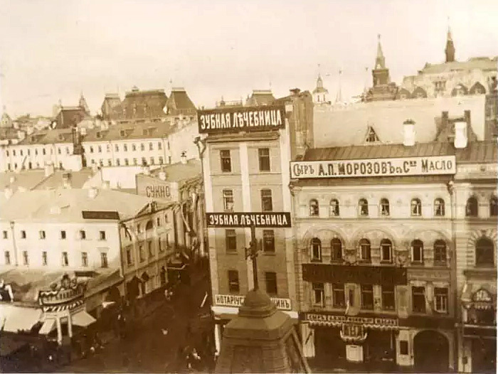 Фрагмент застройки Моисеевской пл. на пересечении с Тверской ул.