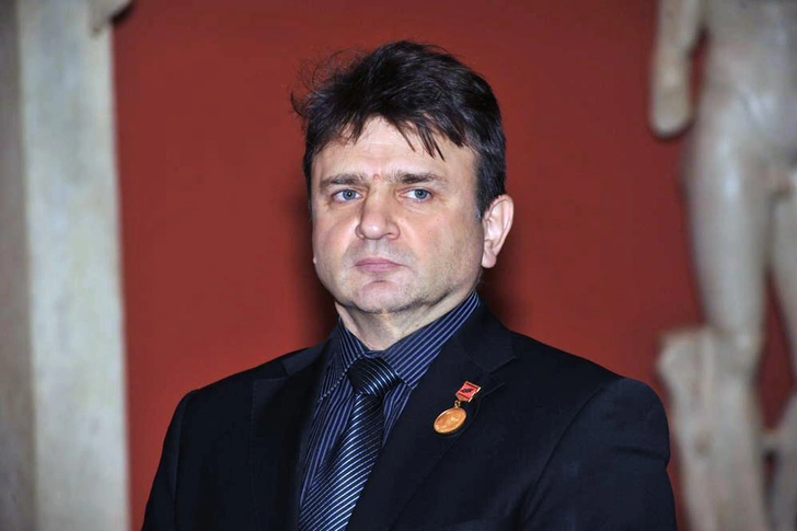 «Я не чужую жену увожу, я свою забираю»: как Тимур Кизяков отбил женщину у мужа, чуть не сел на 110 миллионов и потерял рубрику о детях