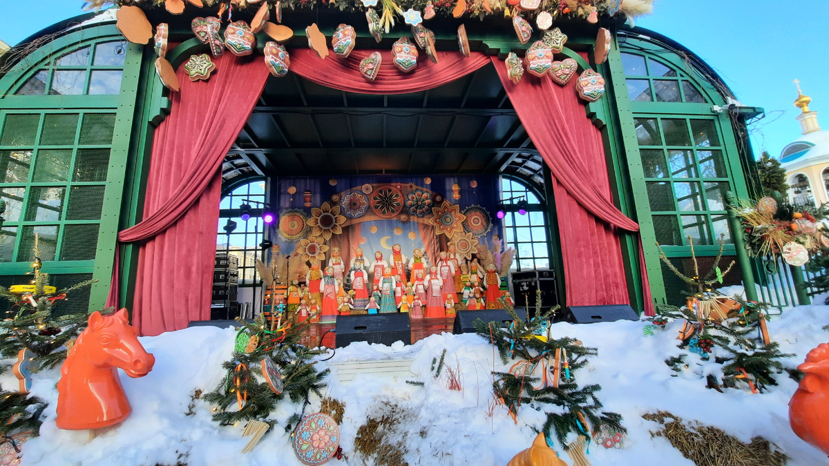 Сцена  на Тверской площади.