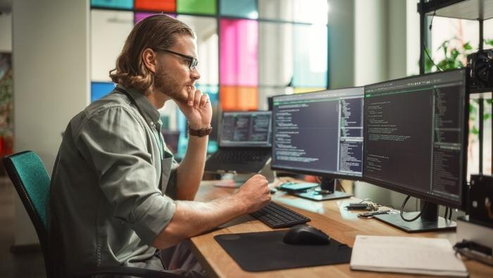 Обложка © Shutterstock / FOTODOM / Gorodenkoff