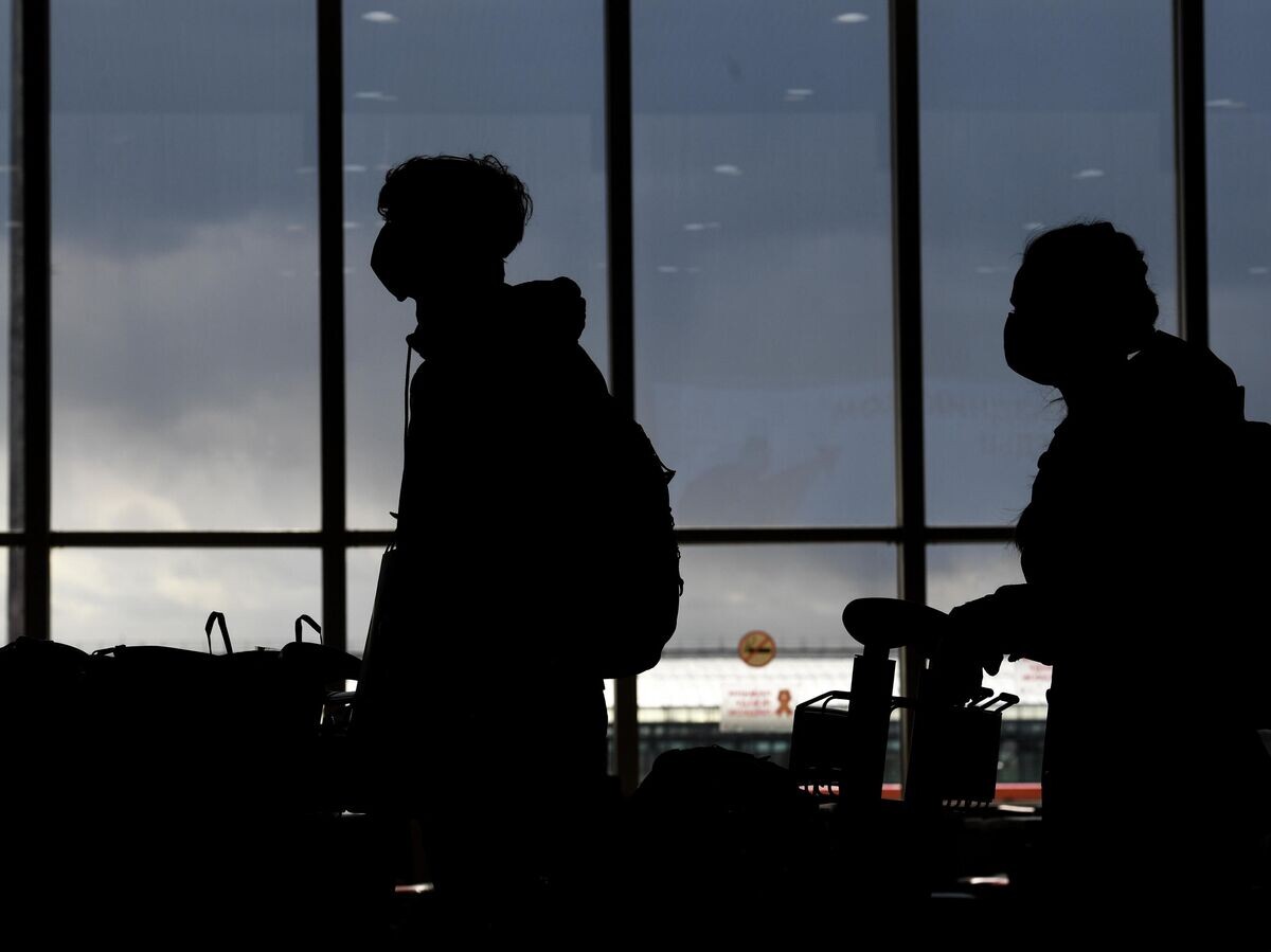    Пассажиры в аэропорту Шереметьево в Москве© РИА Новости . Алексей Филиппов