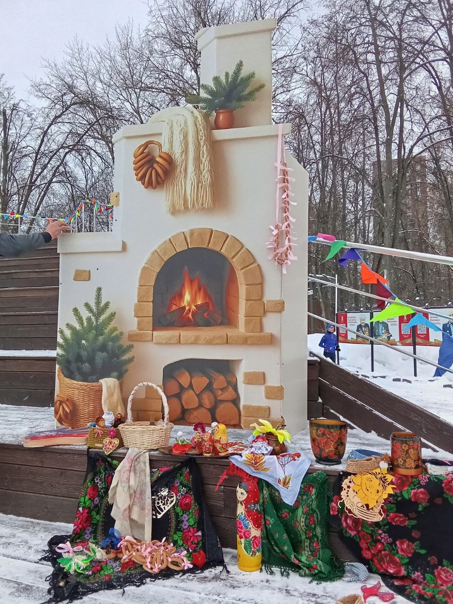 Антураж масленичного забега проекта "5 верст" в нашем парке