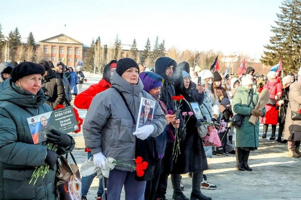    Акция «Свеча памяти и чести» прошла в Новосибирске. Фото: ТГ-канал Максима Кудрявцева
