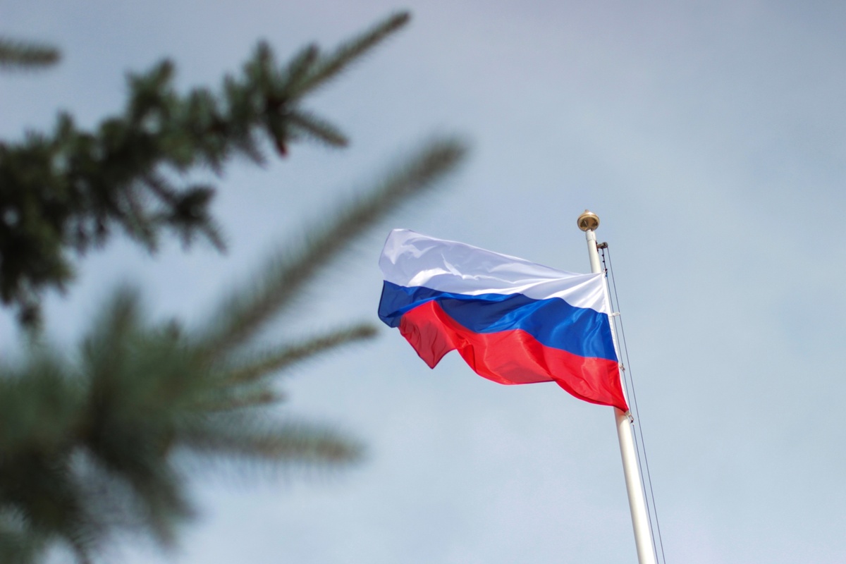    Флаг России Флагшток РИА