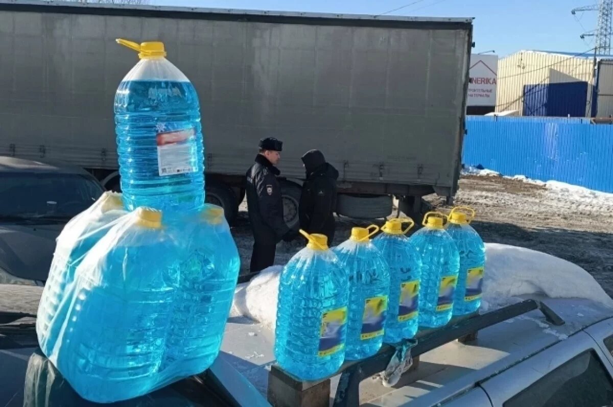    В Челябинске пресекли уличную торговлю опасной незамерзайкой