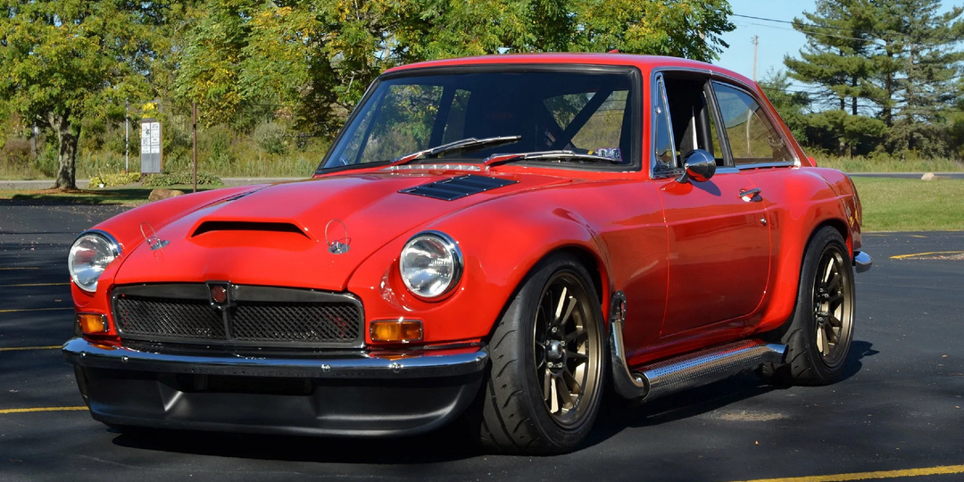 Когда аккуратный британский GT получил мотор от Corvette: эксперимент, который оказался опасно удачным