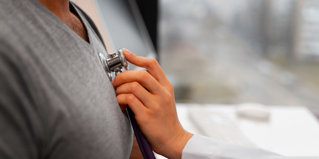 Холестерин 5,2 считается нормой, но сосуды по-прежнему теряют проходимость. Как кардиологи оценивают реальное состояние сердца